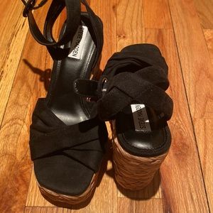 NEVER WORN Steve Madden Poloma Black/Tan, Suade/Wicker Wedge with ankle Strap
